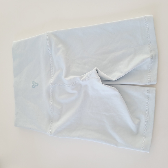 TnAction . Aritzia . Light Blue Biker Shorts - Picture 2 of 8